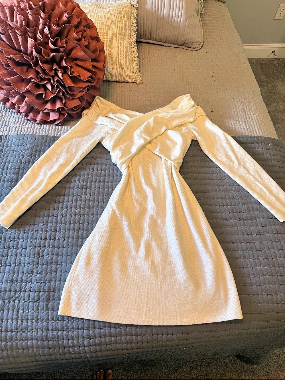 Abercrombie & Fitch Off-The-Shoulder Mini Sweater Dress Cream Medium - Petite
